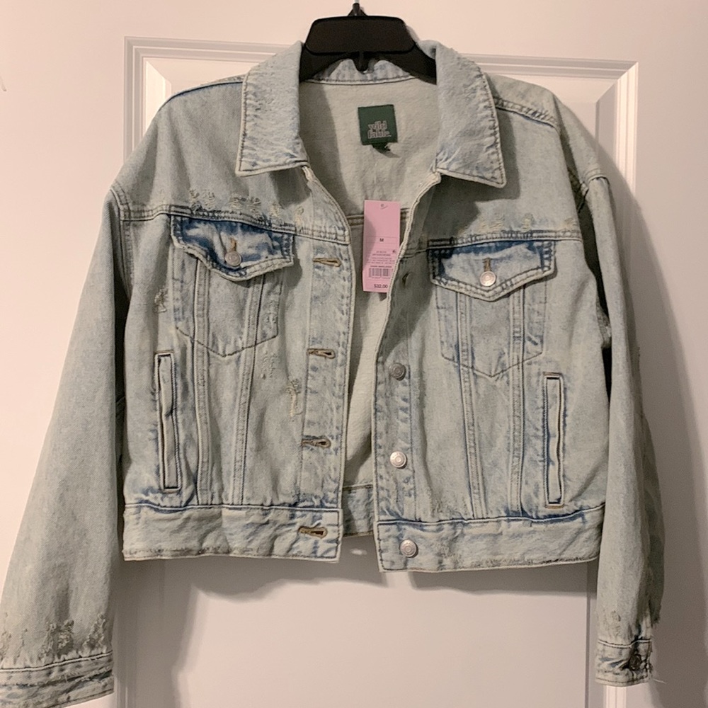 NWT Women’s cropped denim trucker jacket. Wild Fable @Target  light blue. Sz Med